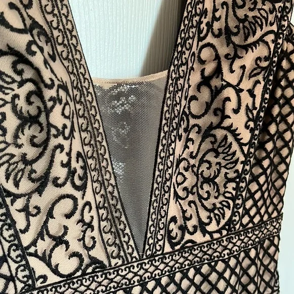 BCBG size 2 - Picture 4 of 4